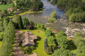 Villa Koskenäyräs - beautiful Villa beside the Kymi River and Kokonkoski rapids Kotka